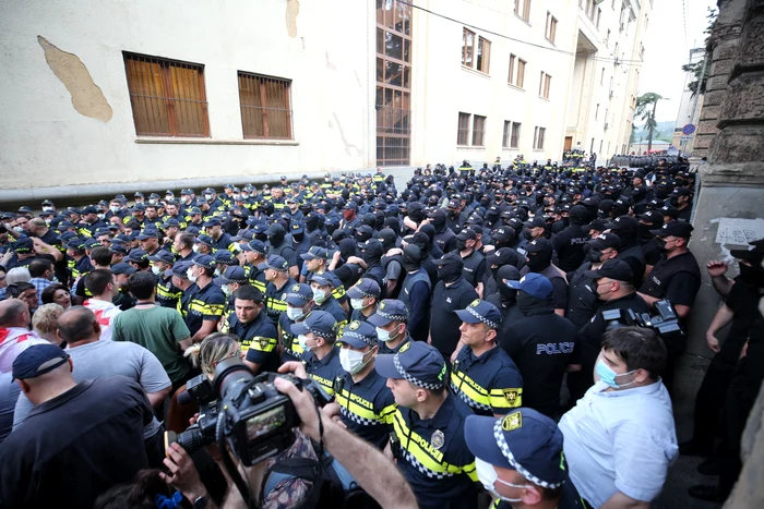 Forte de ordine mobilizate la Tbilisi impotriva protestatarilor FOTO AFP