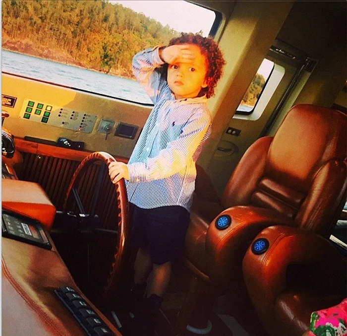 Mariah Carey, mândră de fiul său, la cârma ambarcaţiunii