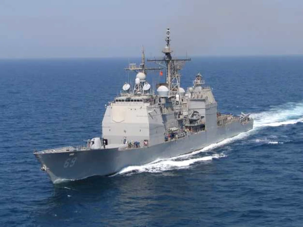 Crucişătorul USS Vicksburg este purtător de rachete