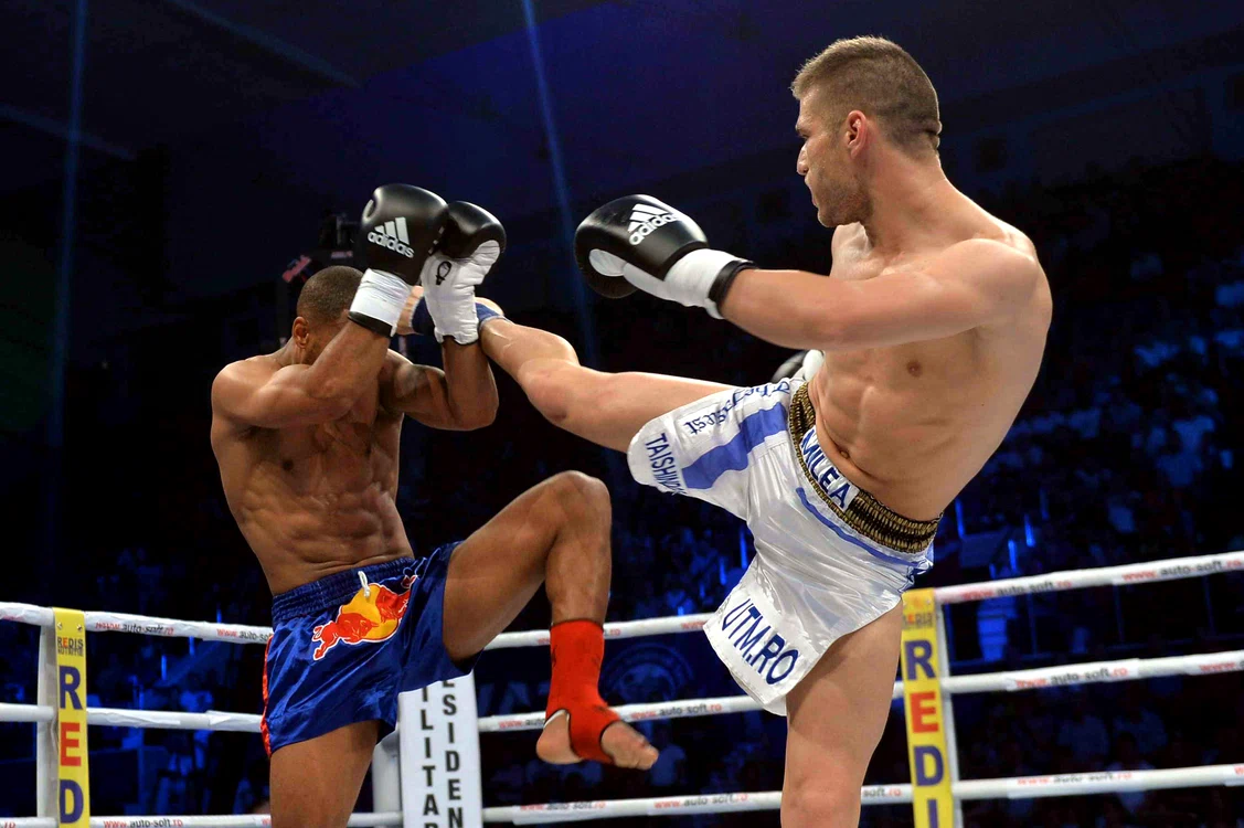 
    Sub denumirea de Superkombat Expo, practicanţii, dar şi fanii sporturilor de contact, pot vizita în ziua galei, în intervalul 10:00-20:00, Pavilioanele C4 şi C5 din cadrul RomexpoFoto Click!  