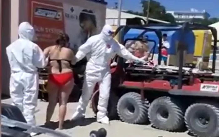 
    Turista a fost dusă la Spitalul de Boli Infecțioase Constanțafoto: captură Digi 24  