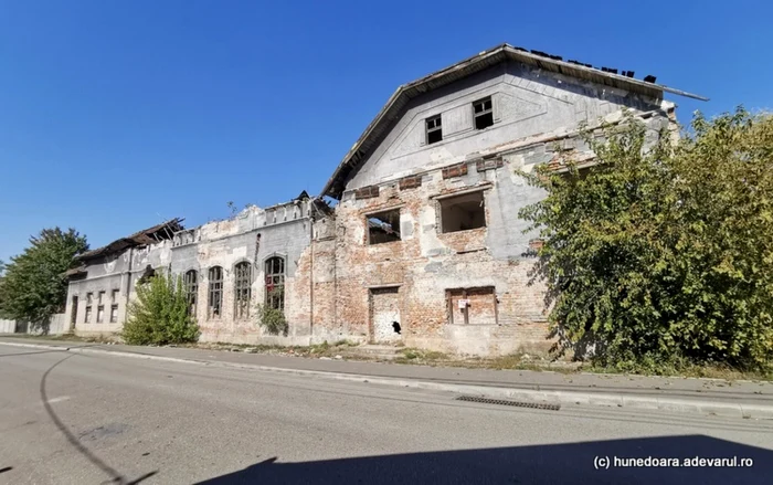 ruinele uzinei din calan foto daniel guta adevarul