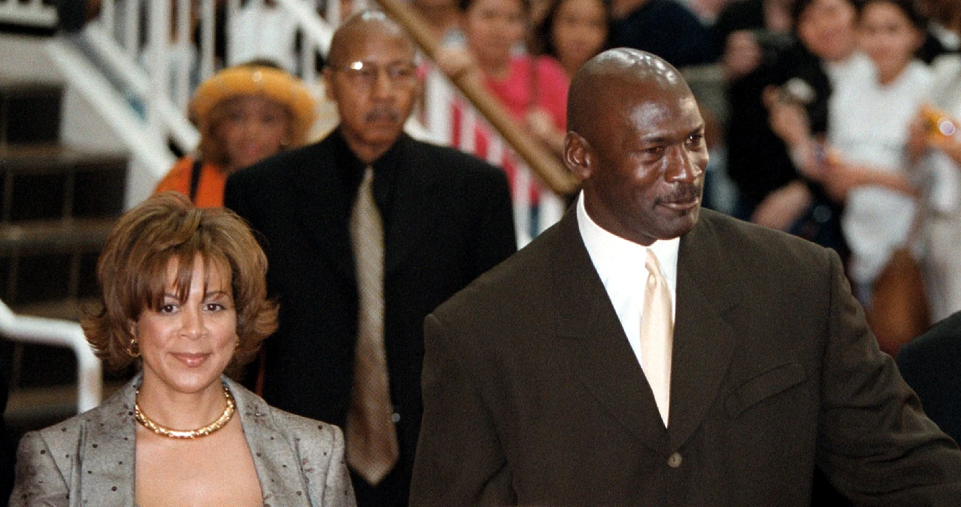 Jordan şi Juanita au fost împreună 17 ani, iar divorţul i-a înjumătăţit basketbalistului averea.