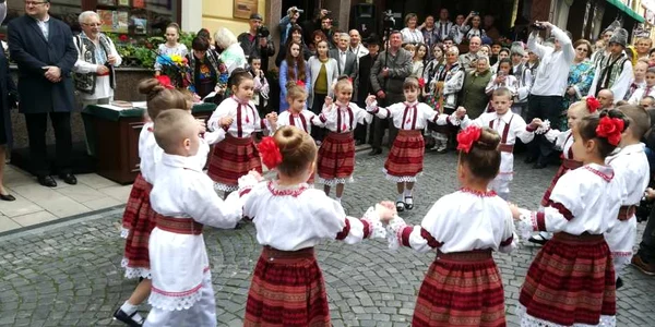 Parada Portului Popular de la Cernăuţi FOTO Mircea Merticariu