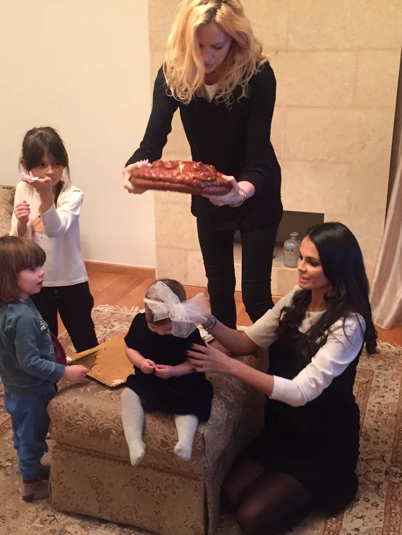 Petrecerea dată la aniversarea micuţei Ava a fost una restrânsă, la care au participat doar persoane apropiate