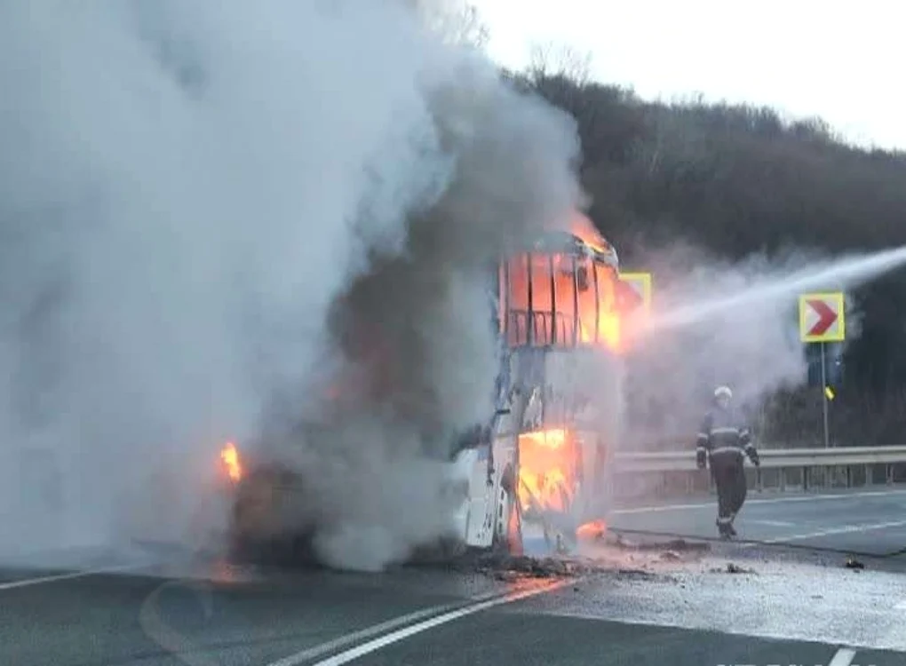 Autobuzul a luat foc