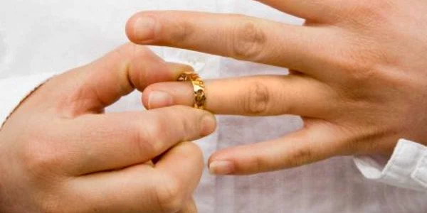 Primarii percep o taxă de divorţ care poate ajunge şi la 500 de lei