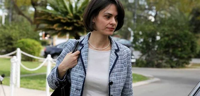 Delia Velculescu, versiunea brunetă a şefei FMI Christine Lagarde, urmează să se alăture negocierilor dintre creditorii internaţionali şi Guvernul grec FOTO Proto Thema