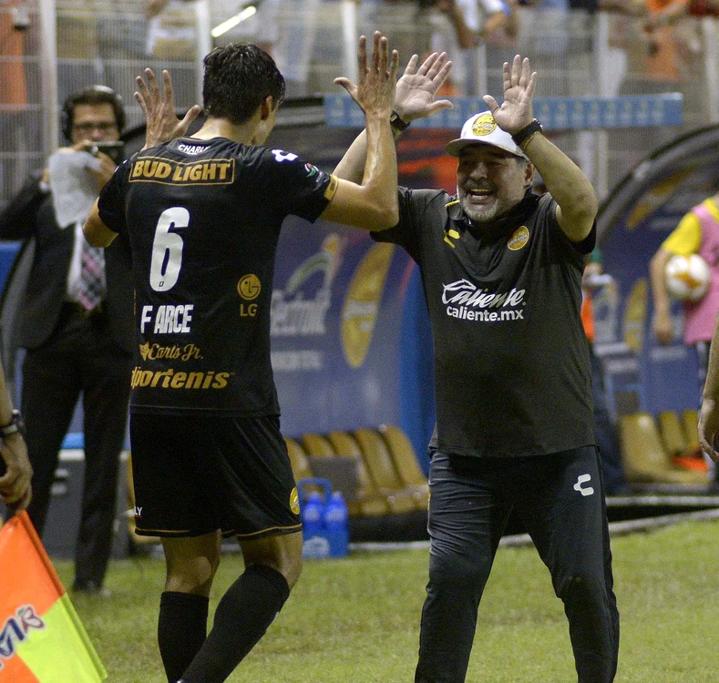 
    Diego Maradona a debutat cu victorie în liga a doua din MexicFoto: EPA  