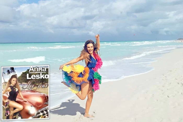 
    Mașina roșie de  epocă a fost piesa  de rezistență  în clipul ”Ia-mă”  (Fotografii: Arhivă Personală)  