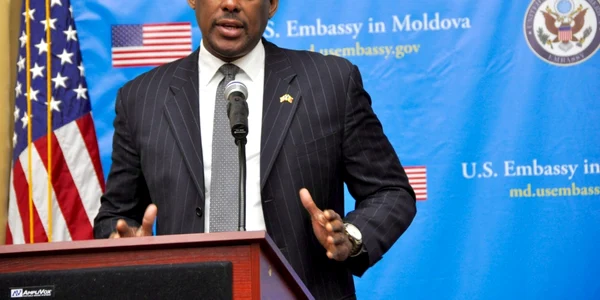 Dereck Hogan usembassy.gov