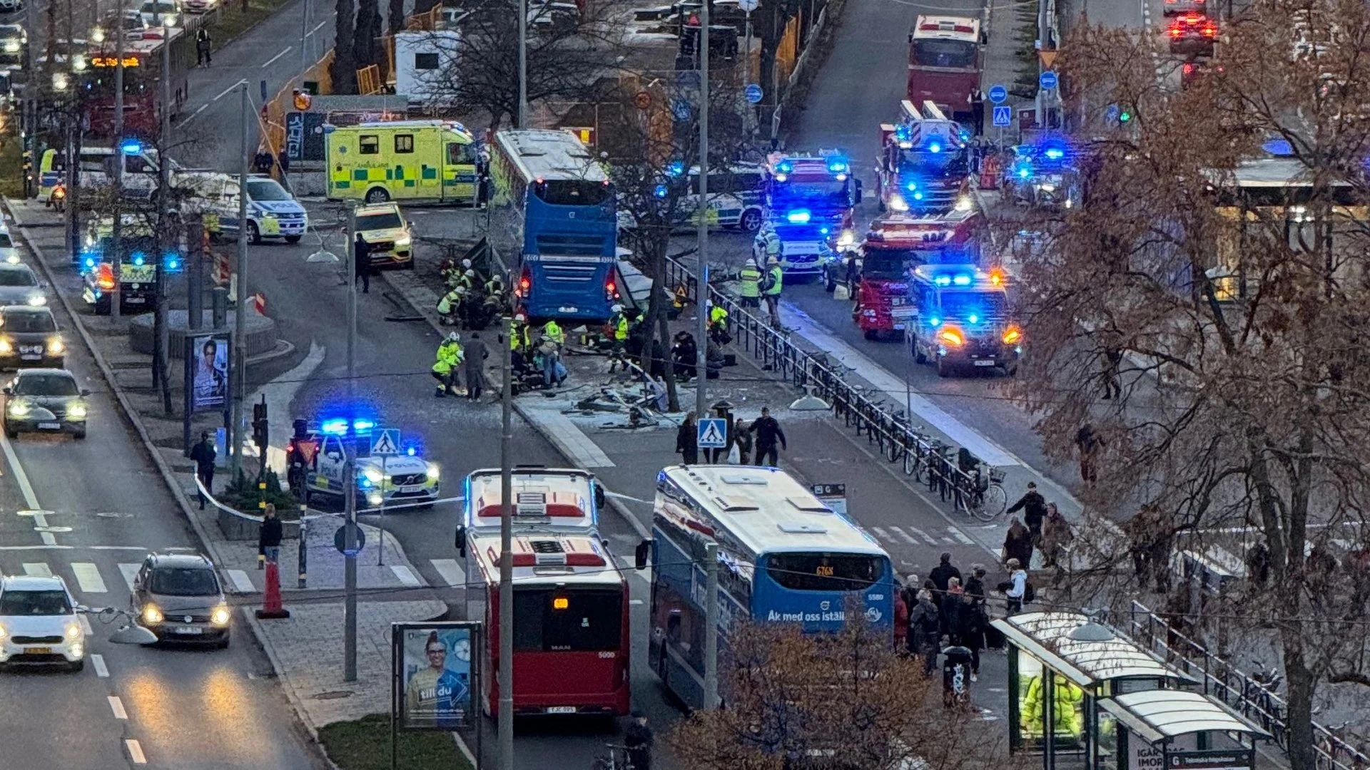 Mai multe persoane au fost ucise după ce un autobuz a intrat într-o stație, în centrul orașului Stockholm