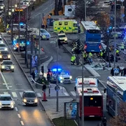 un autobuz a intrat într o staţie DIn Stockholm jpeg