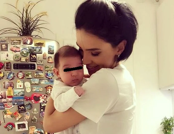 Adelina Pestrițu și-a îmbrăcat fetița în costum popular de 1 DecembrieFoto Instagram