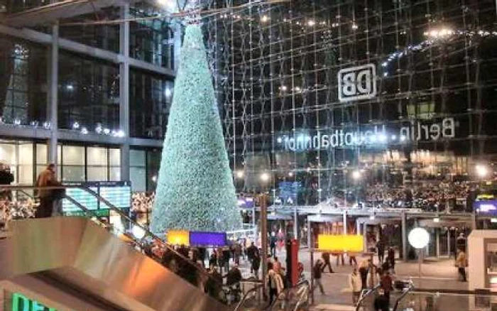 Torino: 1.000 de cristale Swarovski într-un brad de Crăciun