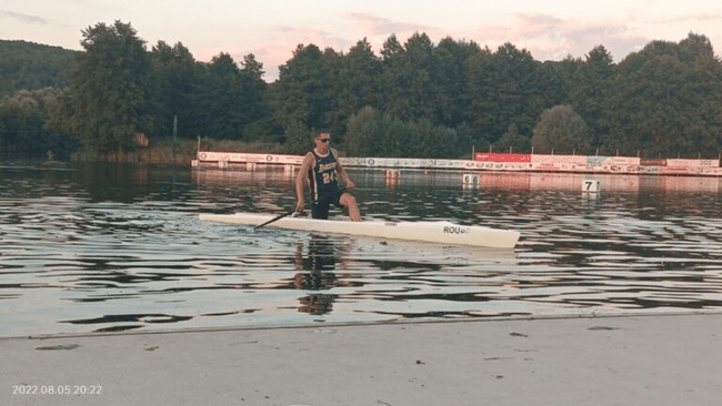 Agentul de penitenciar care a ajuns campion național la caiac-canoe. Țintește titlul de campion european și mondial