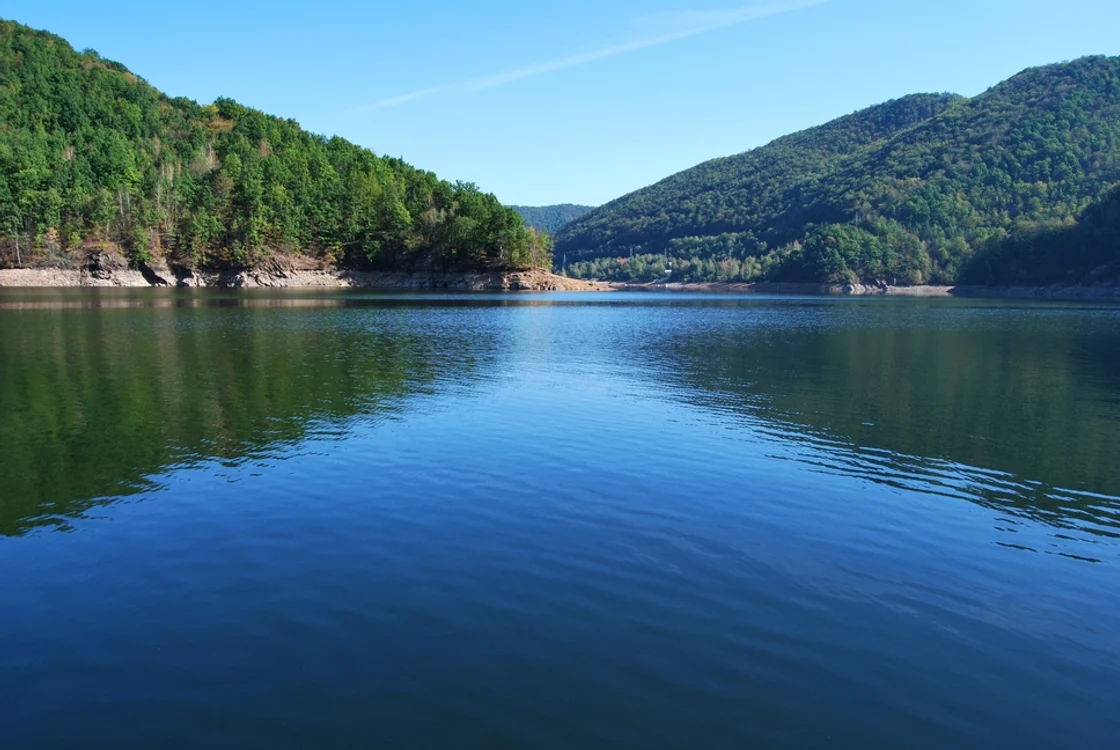 
    Lacul Tarnița se află în județul Cluj  