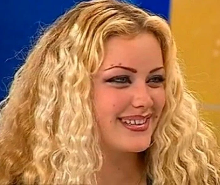 Bianca Drăguşanu, la emisiunea «Din dragoste», la începutul anilor 2000. (captură Antena 1)