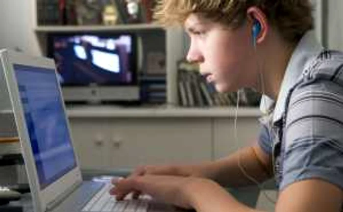 Românii rămân „vitezişti“ pe internet