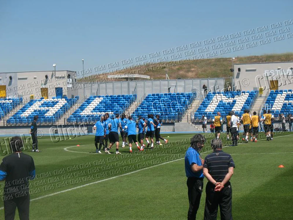 
    Cristi Chivu şi colegii de la Inter, antrenament la Madrid. (Foto: Cezar Uricec)  