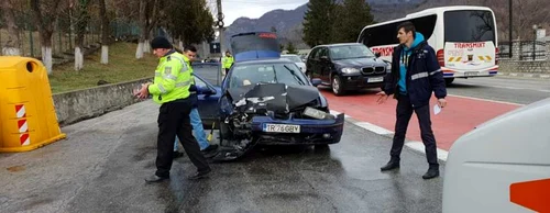 Accident pe DN7 în faţa Mănăstirii Cozia - Vâlcea cu trei victime Foto Costi Tudor