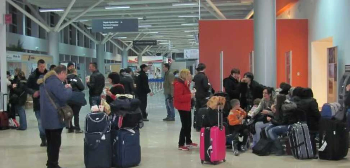 Peste 200 de pasageri ai cursei Tarom Tenerife-Bucureşti au rămas la sol