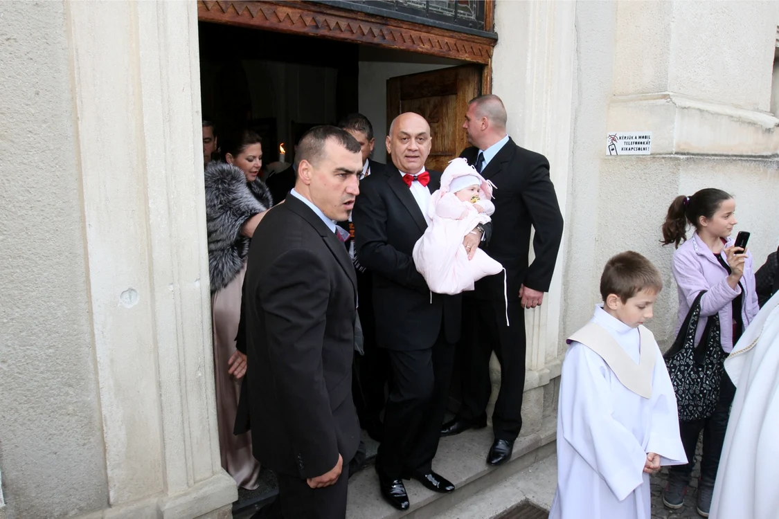 Marina şi Peter Imre i-au botezat, anul trecut, pe tripleţi şi i-au cununat pe Nicoleta şi Zsolt
