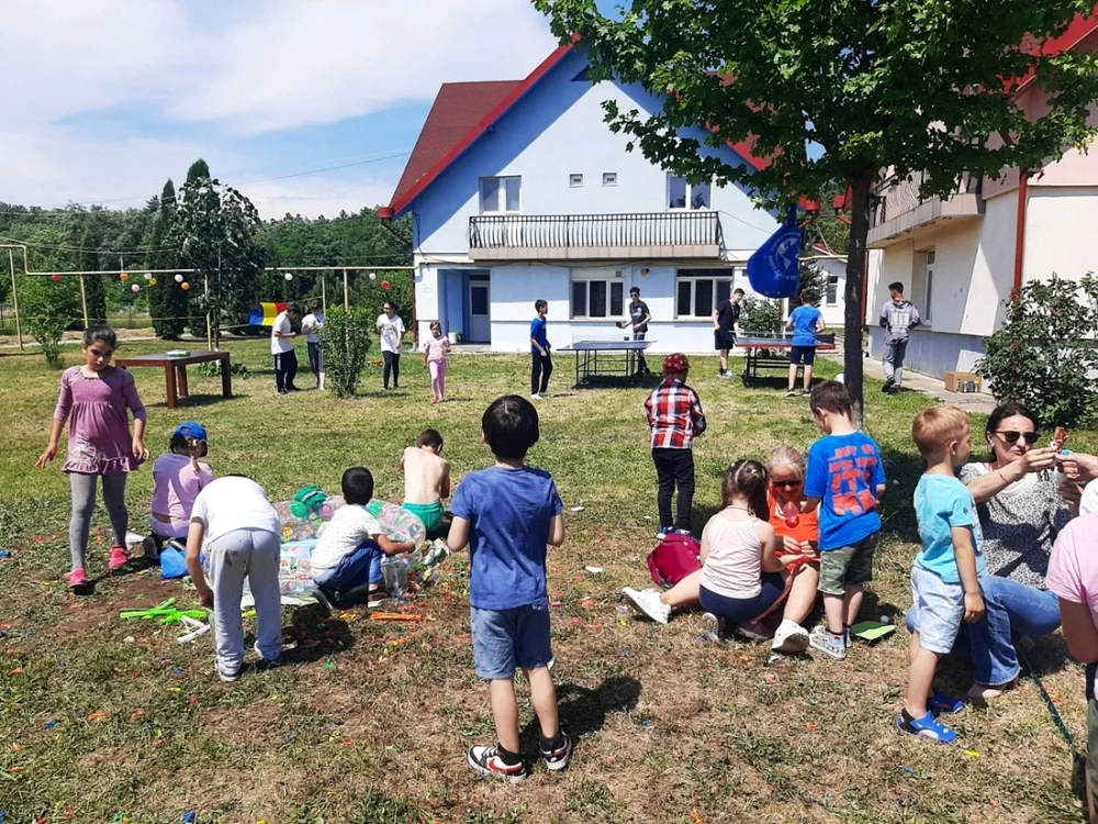 Copii din Bacău şi din Ucraina îşi vor petrece vacanţa împreună Sursa SOS Satele Copiilor România
