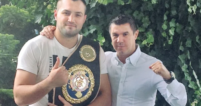 Cristian Ciocan şi Mihai Leu, după meciul de titlu european câştigat de primul