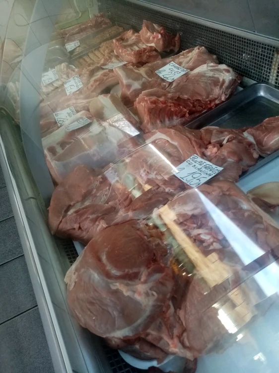 Când cumpărăm carne de porc trebuie să fim atenţi la calitate FOTO I.S.