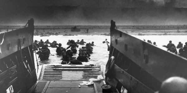 debarcarea din normandia FOTO Photoland/Corbis Images