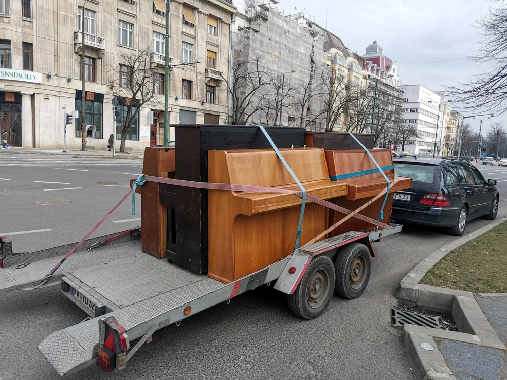 Un nou transport cu pianine a ajuns la Timișoara FOTO Ștefan Both