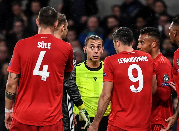 
    Clement Turpin a condus 28 de meciuri în Liga CampionilorFoto: EPA-EFE  