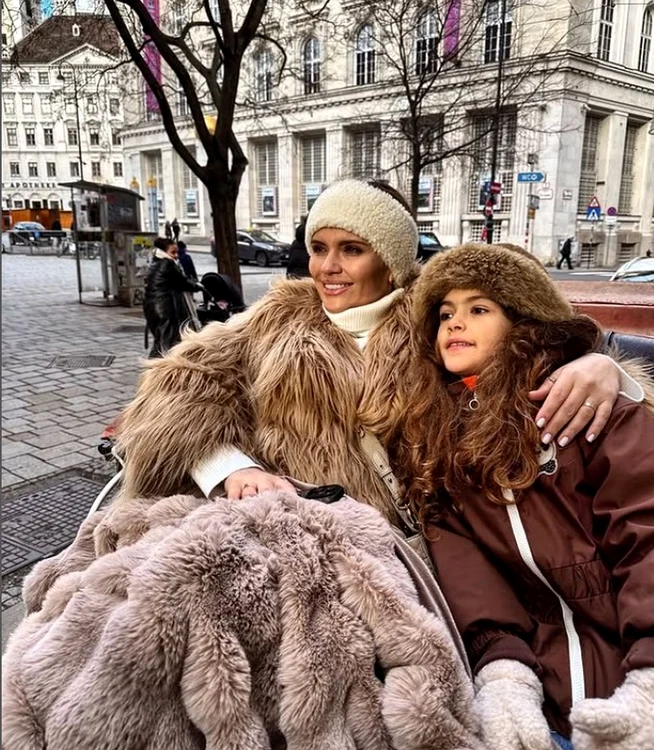 Cristina Șiscanu și fiica sa, Petra /foto: Facebook