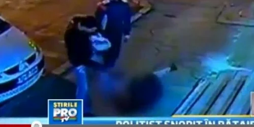 Politist de frontiera batut in mijlocul strazii