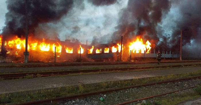 Incendiul de la Gara de Nord din Timişoara a izbucnit la un vagon dezafectat FOTO pressalert.ro