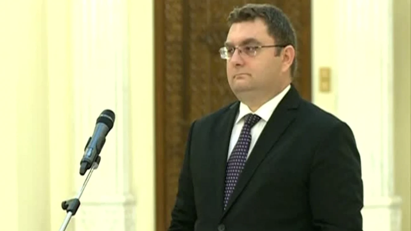 
    Iulian Matache a depus azi jurământul la Palatul Cotroceni  