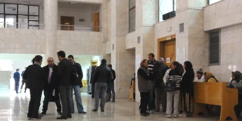 Rudele celor implicaţi în dosarul Mafiotu' vin regulat la proces pentru a-i îmbărbăta 