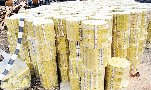 În buşteni au fost  ascunse 70 000  de pachete jpeg