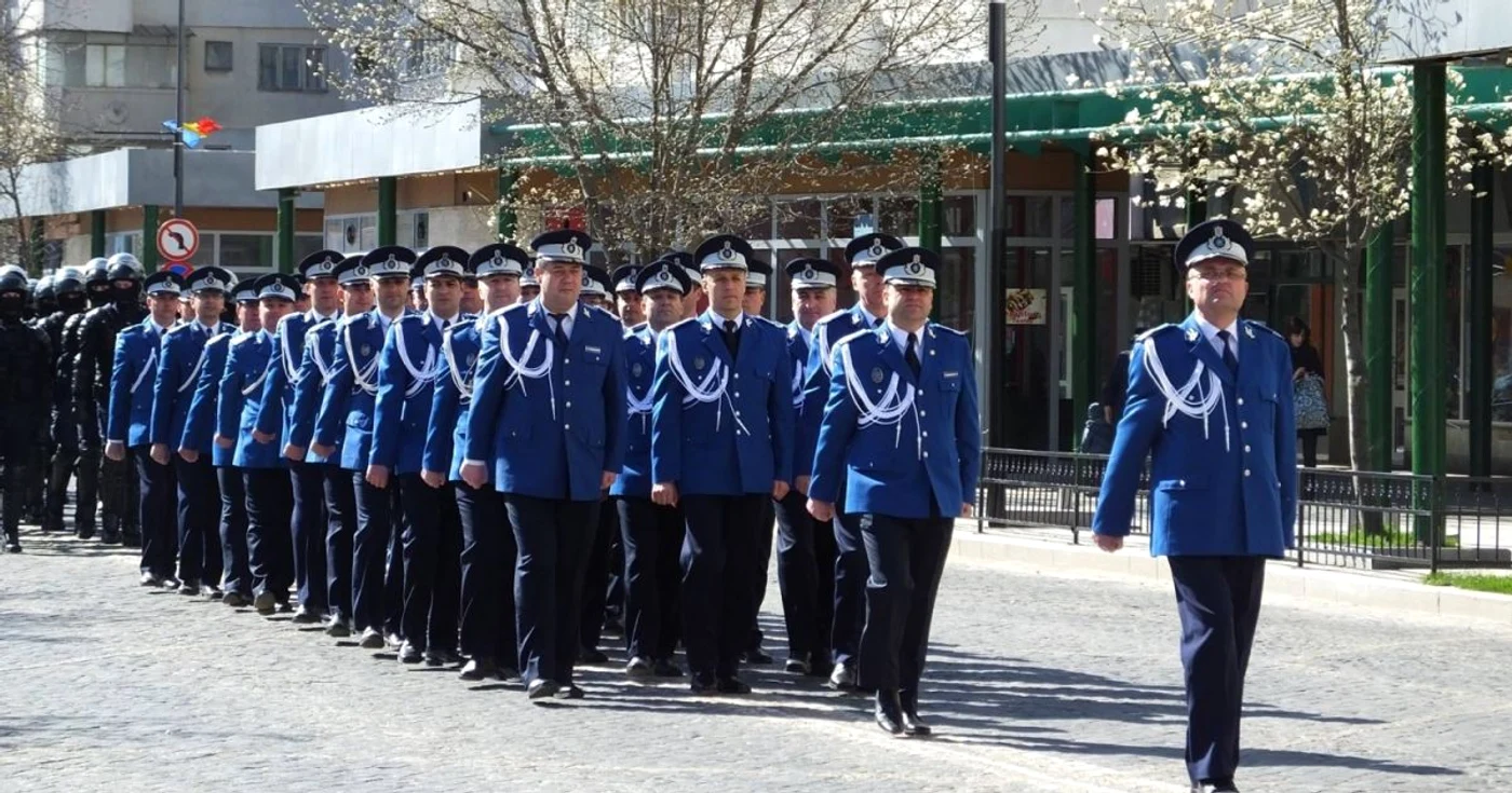 Jandarmii au defilat pe străzile din oraş