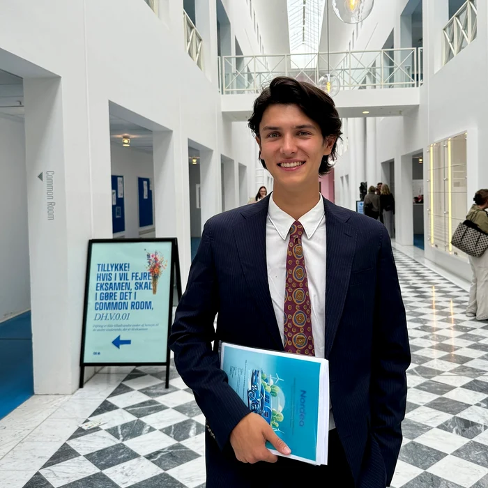 Nikolai al Danemarcei, Conte de Monpezat, la absolvire Instagram jpg