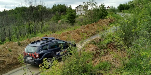 alunecare de teren pe drumul spre cetatile dacice foto daniel guta adevarul