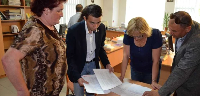 Directoarea Bibliotecii, Maria Medved, i-a mulţumit lui Robert Laszlo pentru această preţioasă donaţie