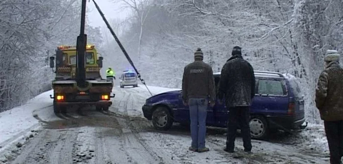 Zapada a creat mari probleme in trafic FOTO Adevarul