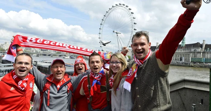 Suportei ai echipei Bayern Munchen, la Londra, înainte de marea „finalp germană” din cadrul Ligii Campionilor FOTO Reuters