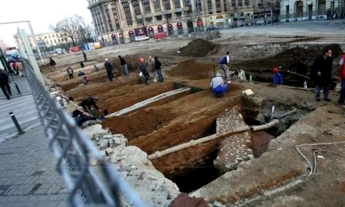 Un cimitir vechi pe 400 de ani, descoperit în Piața Universității VIDEO jpeg
