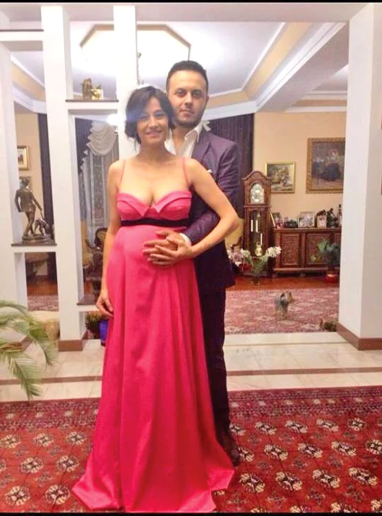 Sunt împreună de opt luni