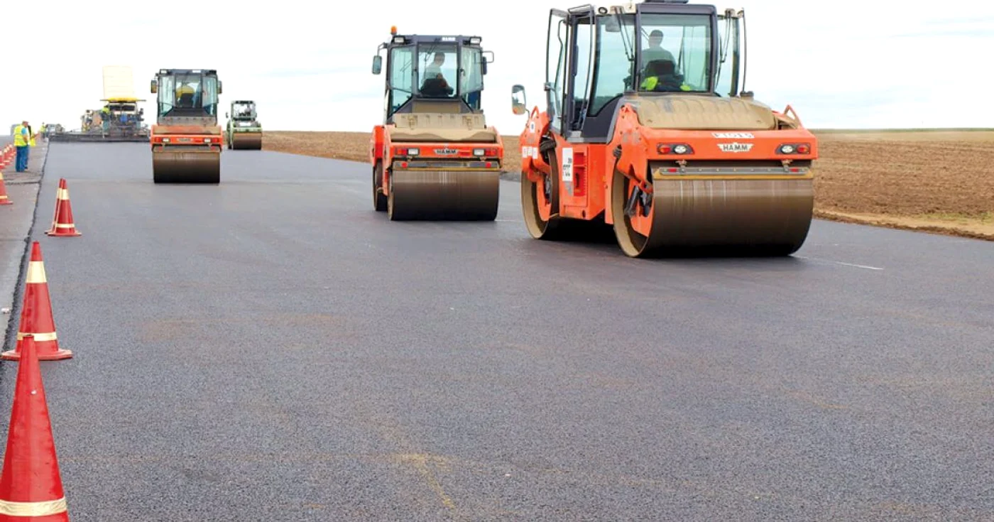Utilajele drumarilor se vor vedea de acum şi pe tronsonul Nădlac-Arad