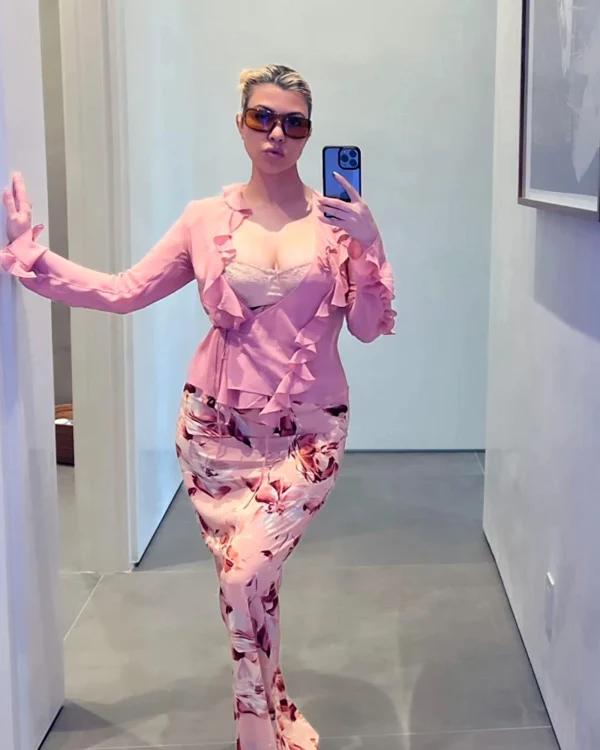 Kourtney Kardashian, Instagram (1) jpg