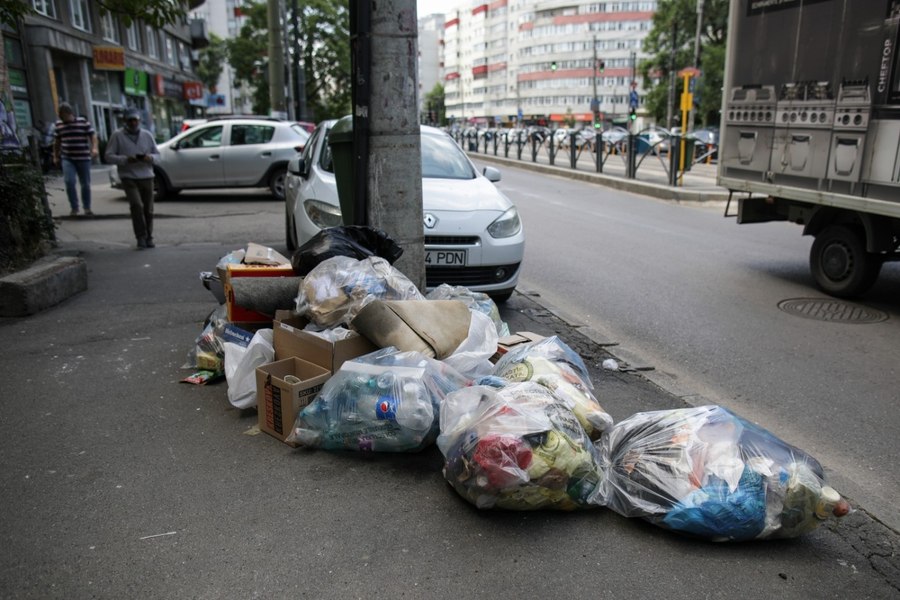 Răsturnare de situație în războiul gunoaielor din Sectorul 1. Încetarea contractului cu Romprest, suspendată de instanță